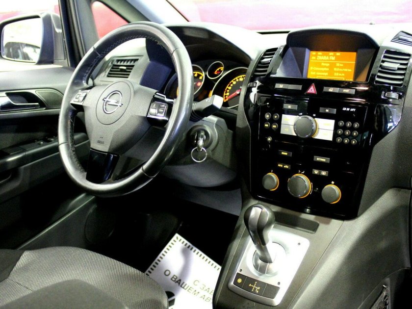 Opel Zafira 2010 салон