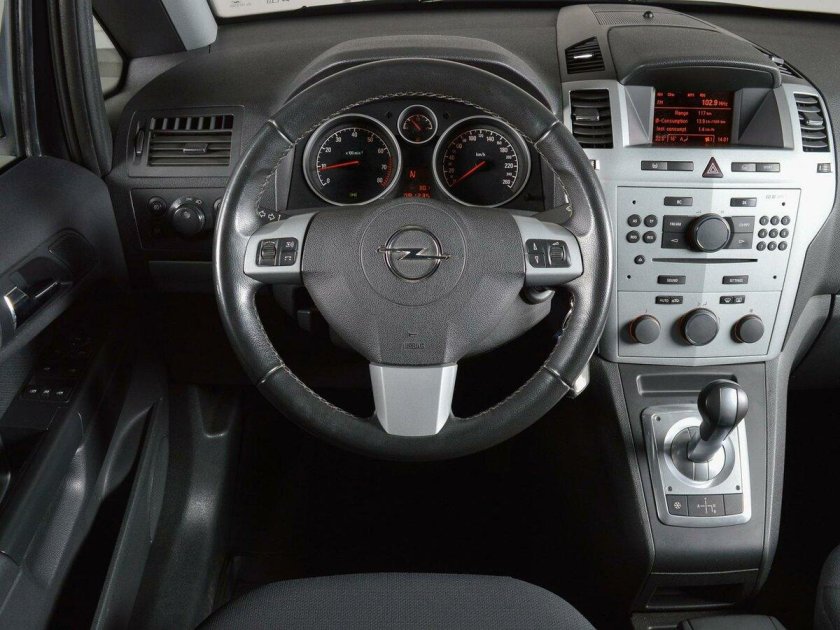 Тюнинг салона Опель Зафира б