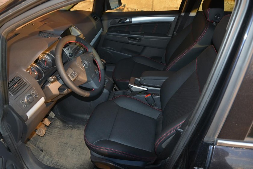 Тюнинг салона Опель Зафира б