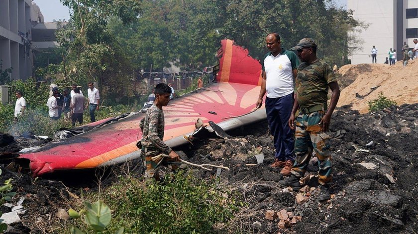 Индия крушение самолета