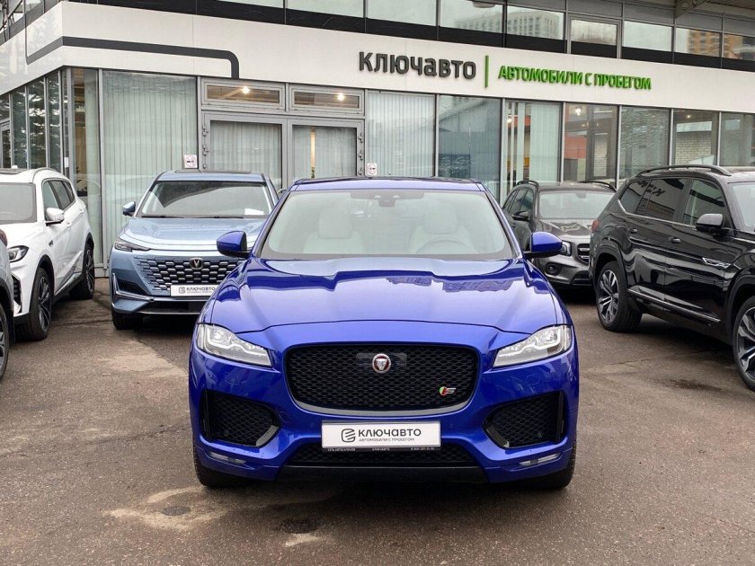 Синий ягуар f-pace