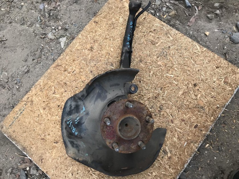 Ступица переднего лев