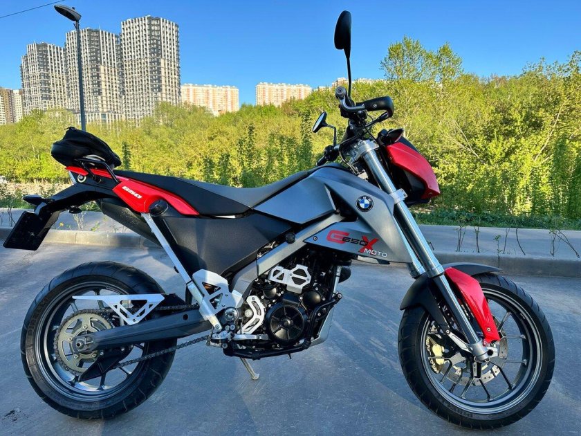 Мотоцикл мотард