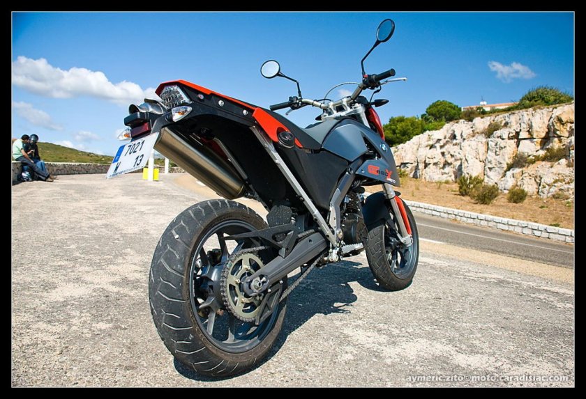 BMW g450x мотард