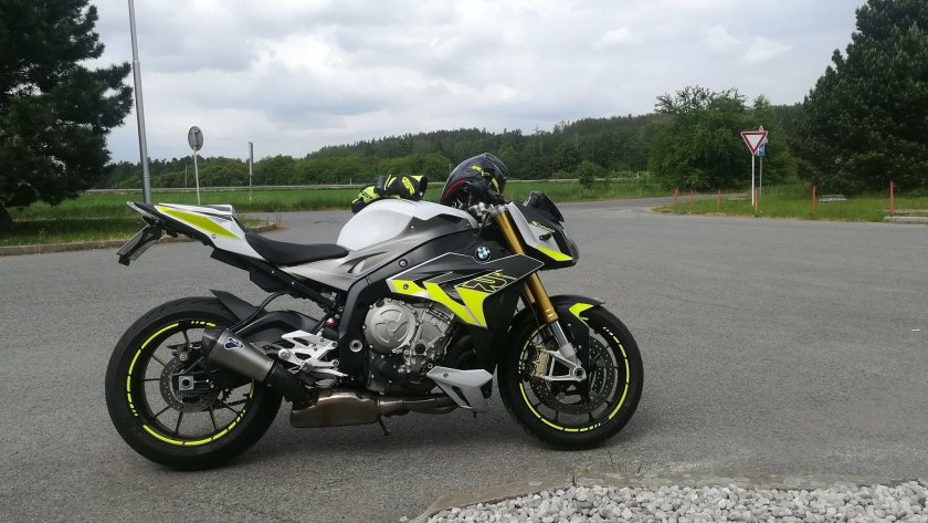 BMW спортбайк s1000r