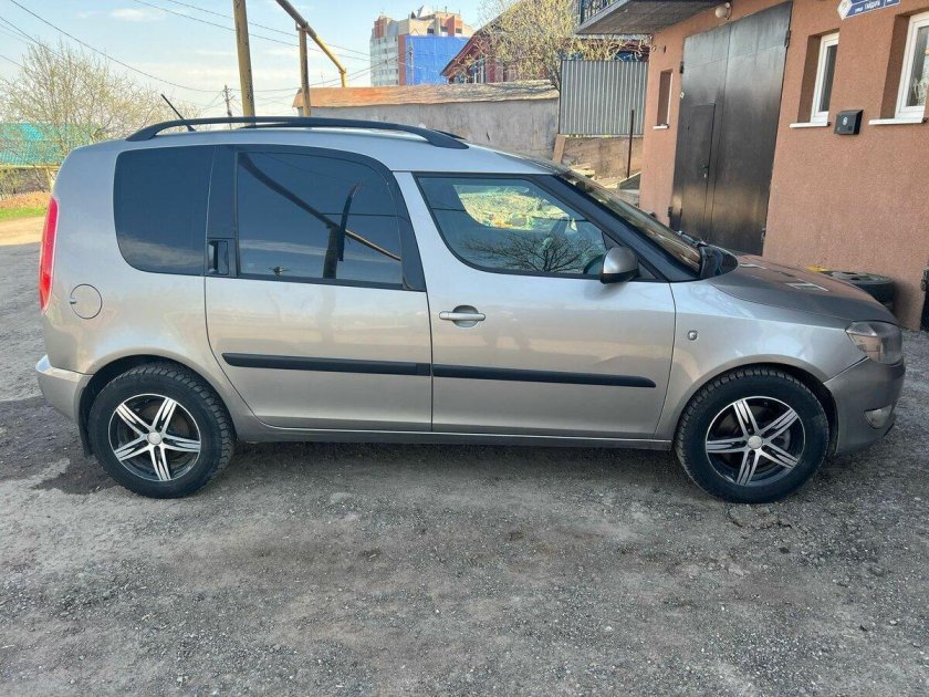 Шкода румстер белая