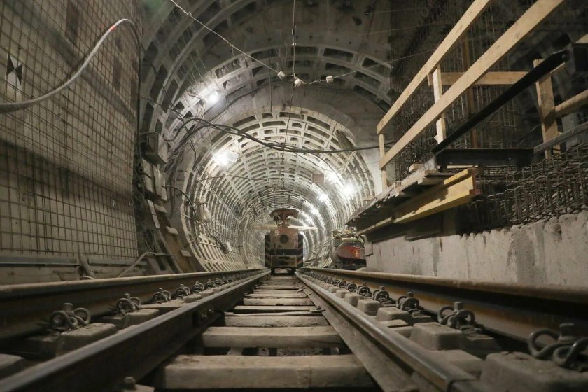 Горный институт (станция метро)