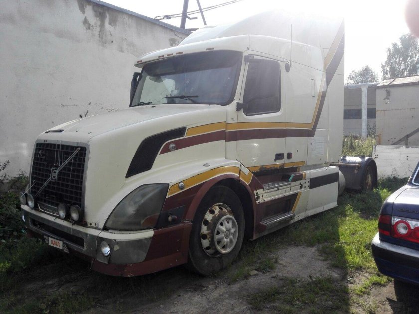 Вольво VNL 670 2003