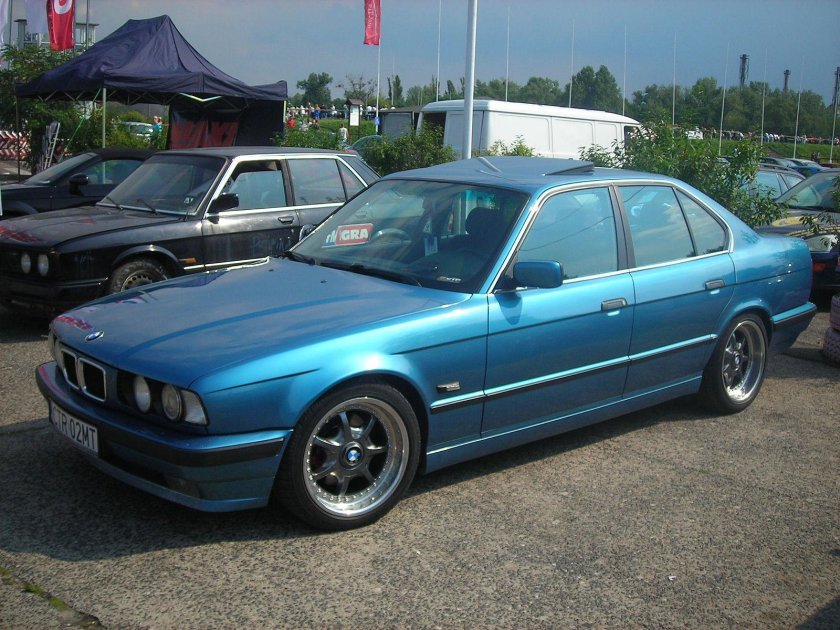 BMW e34 Blue