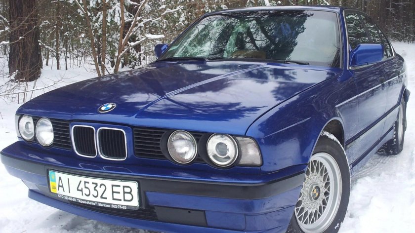 BMW e34 синяя