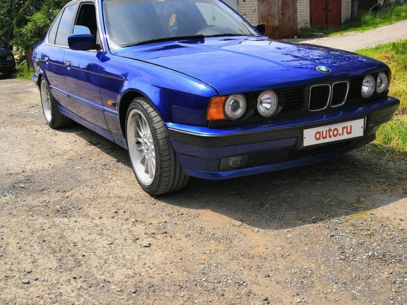 BMW e34 синяя