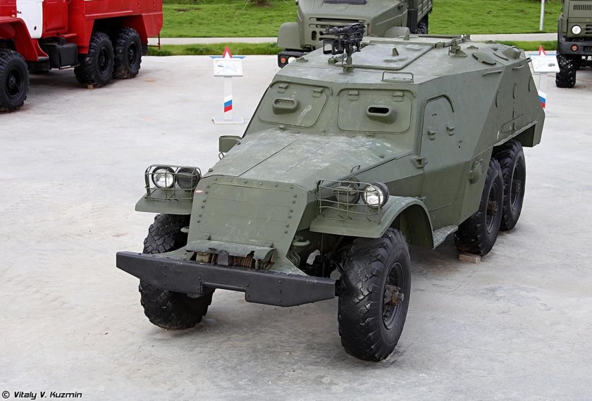 БТР-152 бронетранспортёр