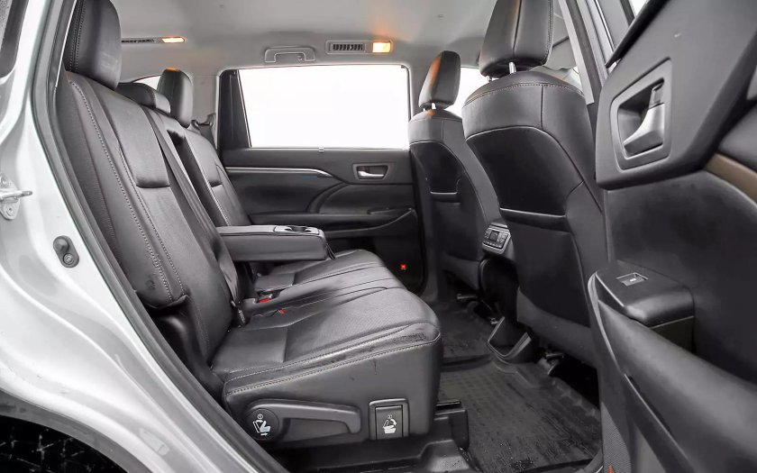 Тойота хайлендер задний ряд