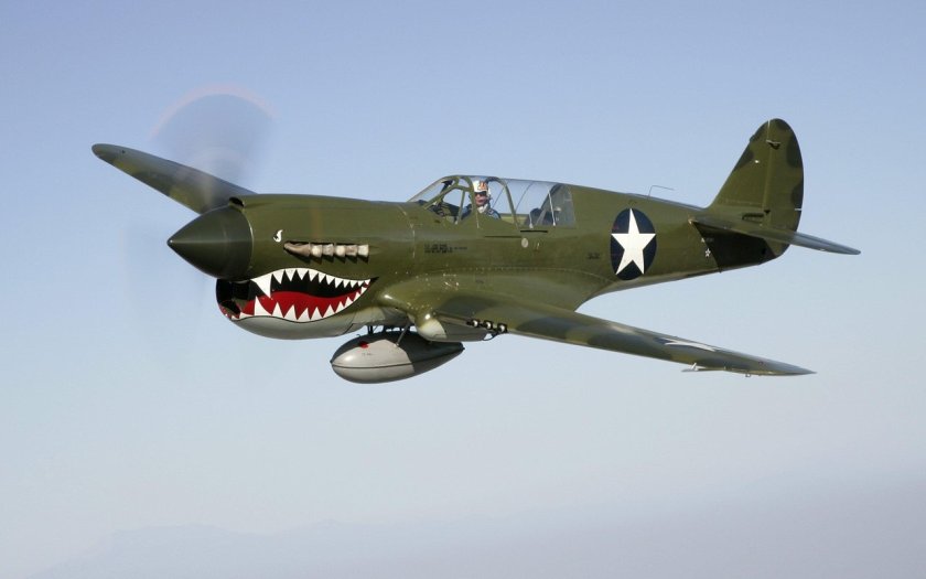 P40 Mustang самолет