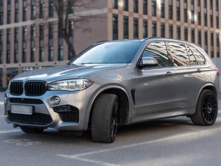 БМВ Икс 5 серая