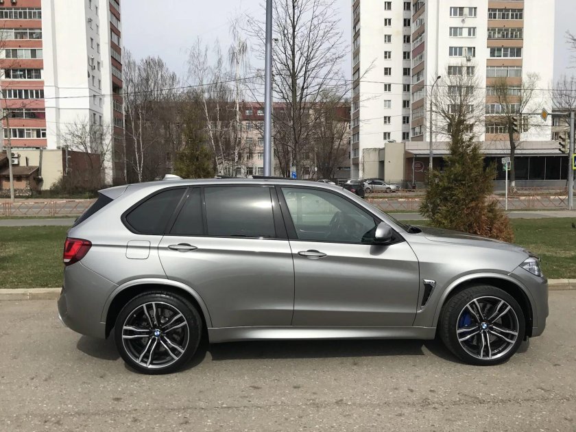 BMW x5m серый Донингтон