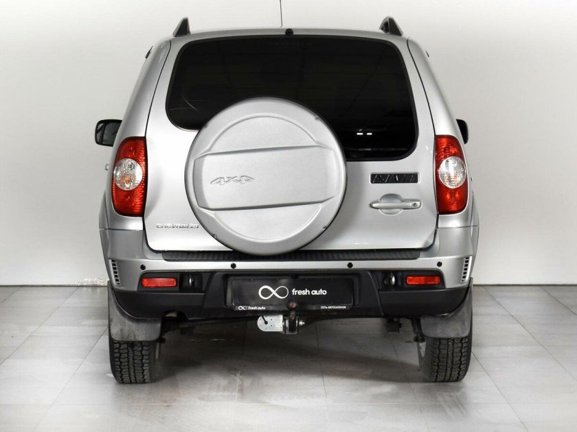 Нива Шевроле вид сзади