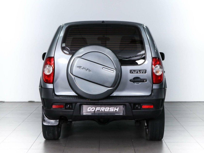 Шевроле нива сзади