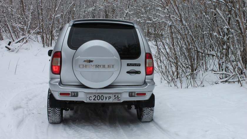 Chevrolet Niva сзади