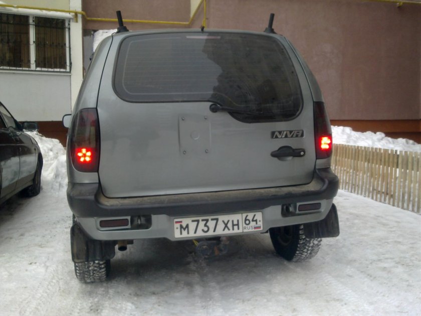 Chevrolet Niva сзади