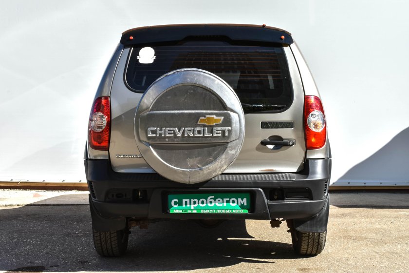 Chevrolet Niva сзади