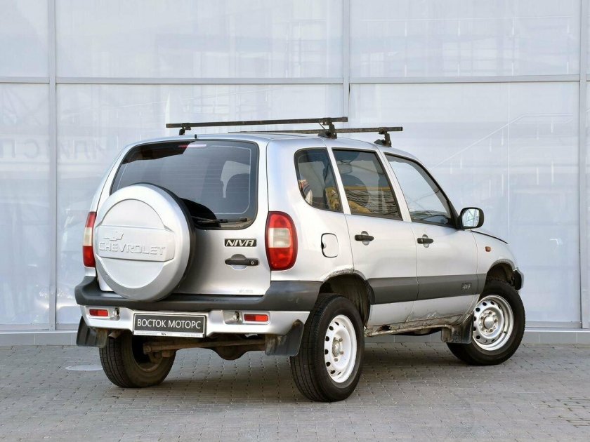 Нива Шевроле с пробегом 200 тысяч уставшие