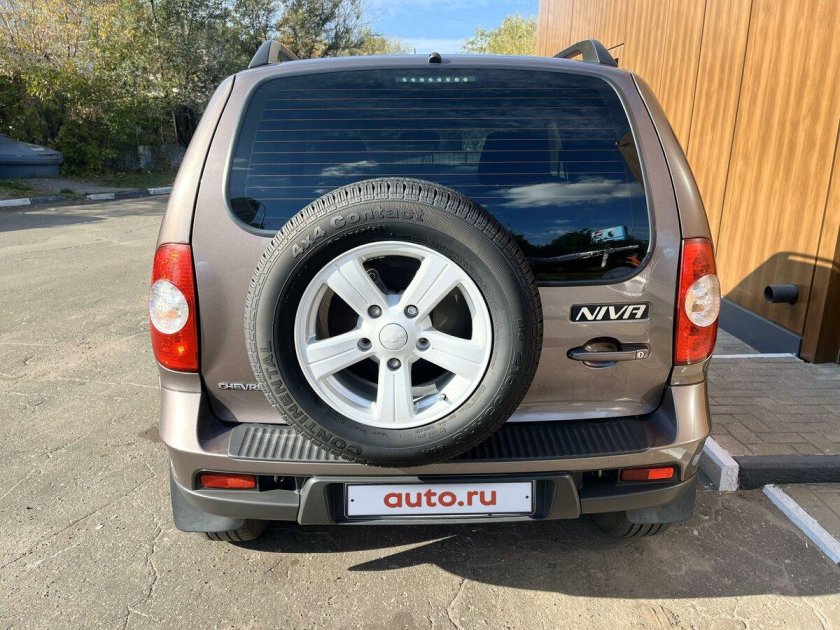 Нива шевроле вид сзади