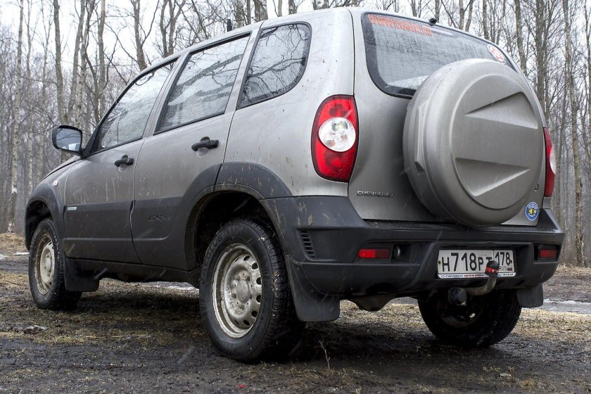 Нива Шевроле вид сзади