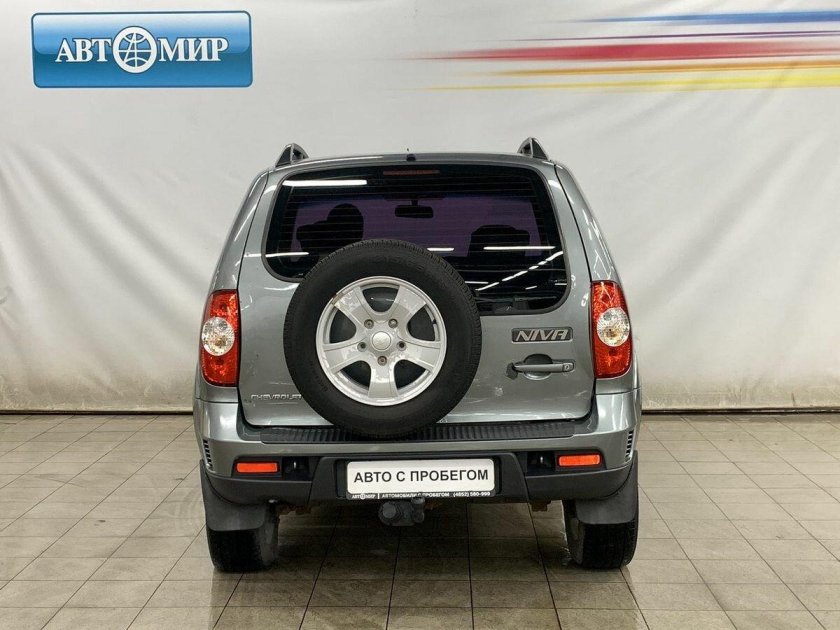 Нива Шевроле вид сзади
