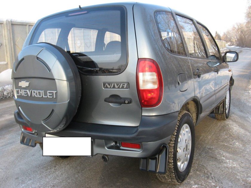 Шевроле Нива сзади