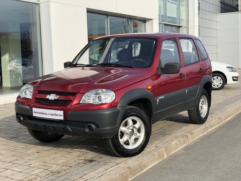 Нива Шевроле красная