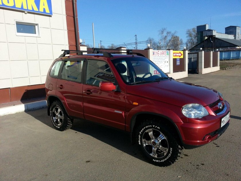 Нива Шевроле красная