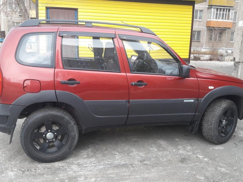 Нива Шевроле красная