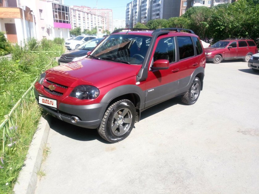 Шевроле Нива 2003 красный