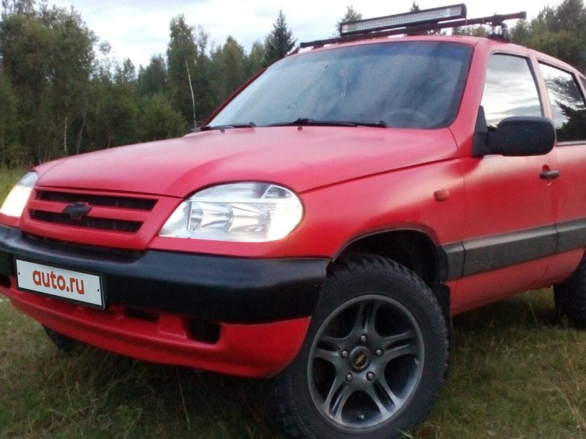 Нива Шевроле красный Раптор