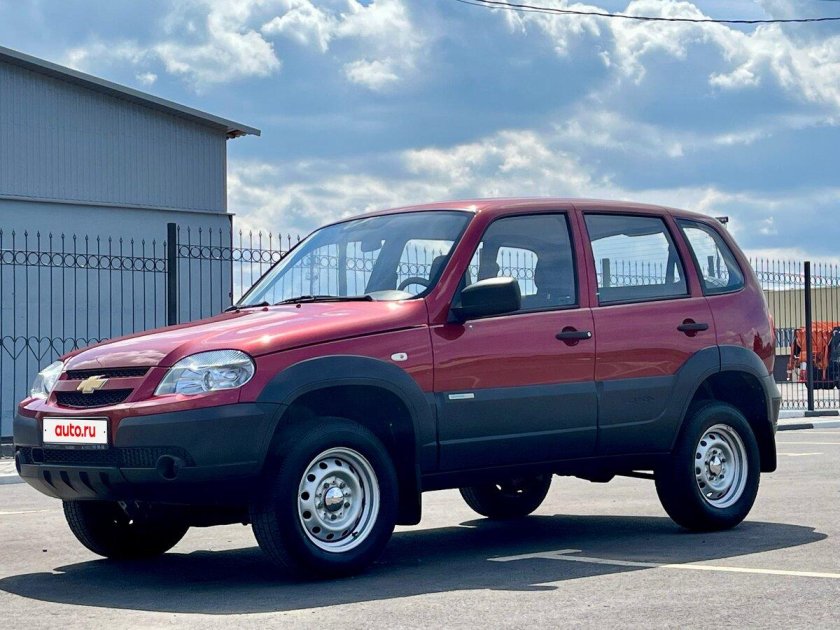 Шевроле нива красная