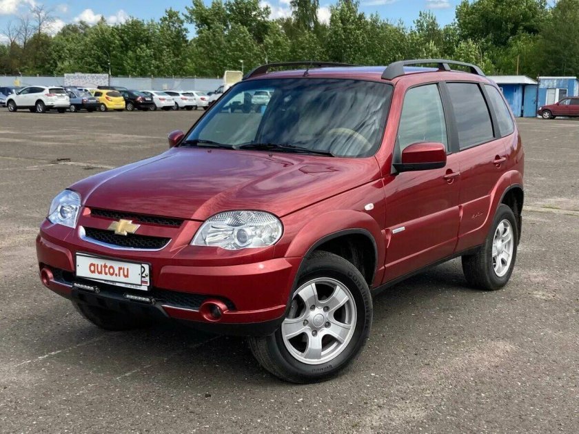 Шевроле нива красная
