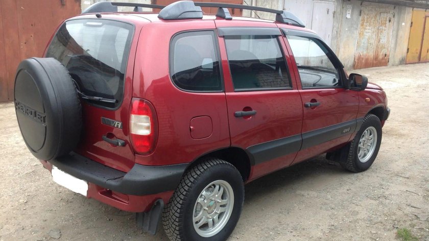 Нива Шевроле красная 2008