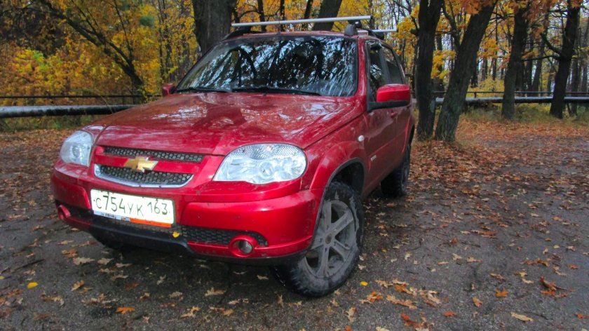 Нива Шевроле красная