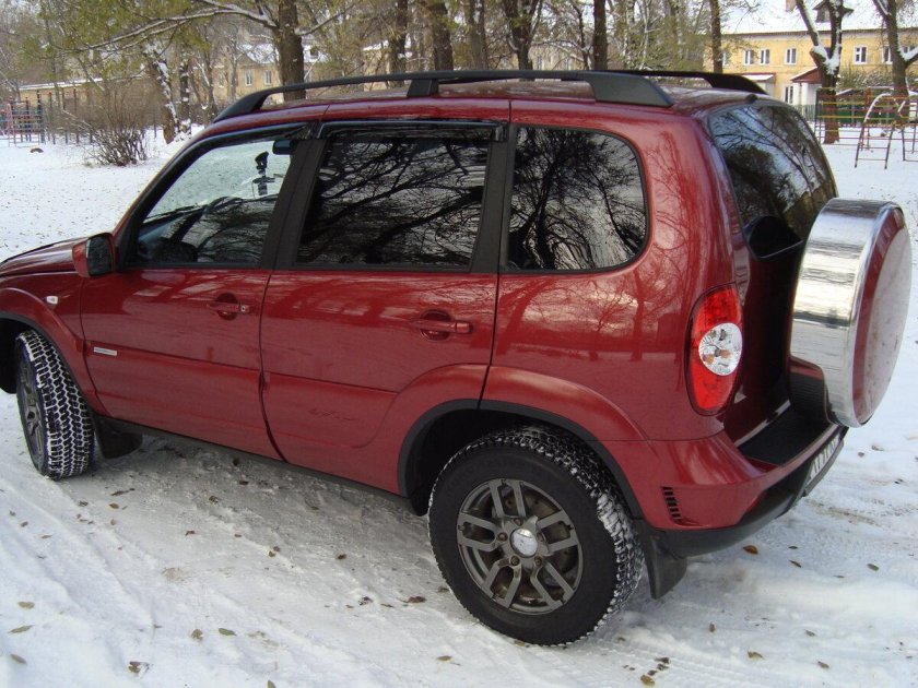 Шевроле Нива красная 2007