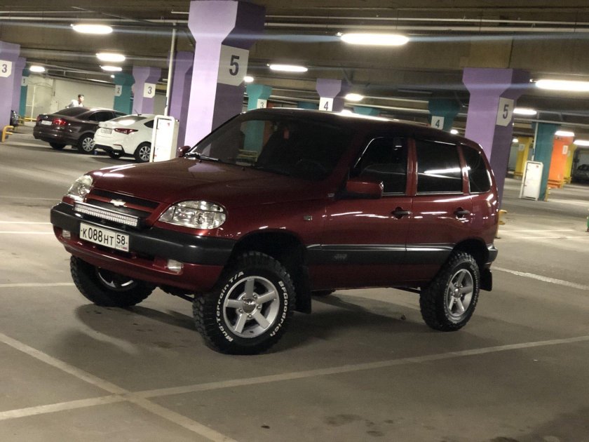 Шевроле Нива красная 2007