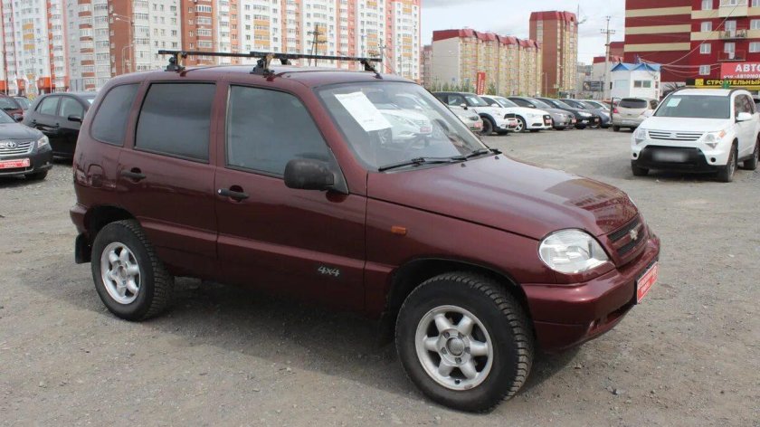 Chevrolet Niva 2005 вишнёвая