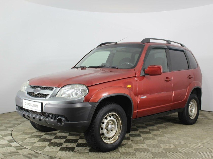 Нива красного цвета