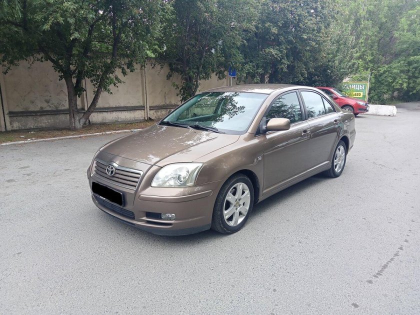 Toyota avensis 2003
