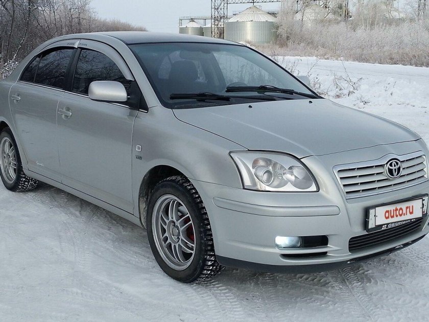 Тойота авенсис 2004г