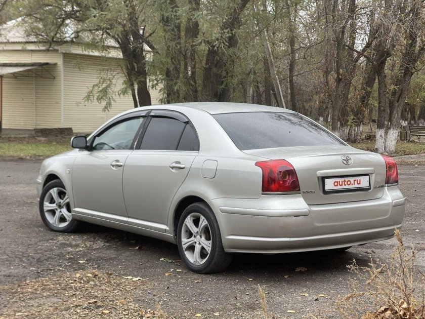 Toyota avensis 2004