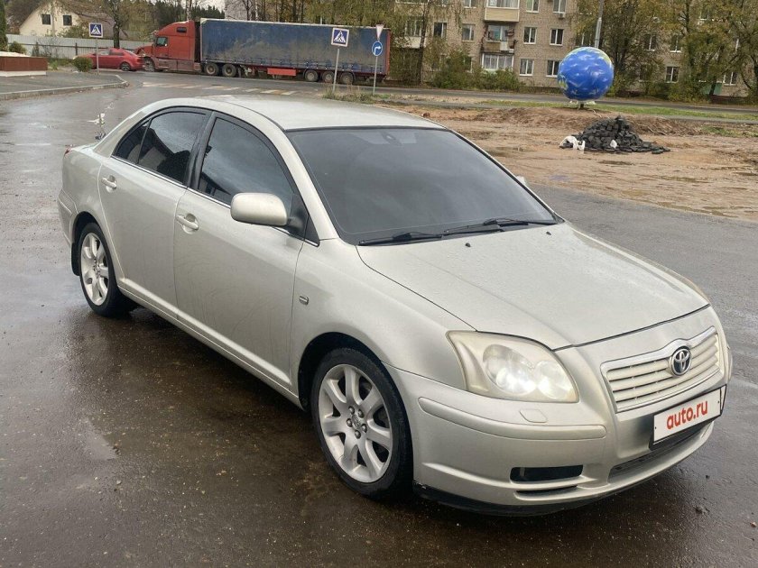Тойота авенсис 2003 года