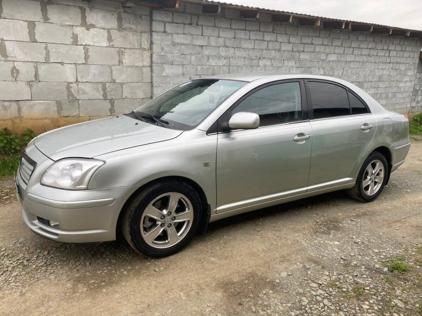 Toyota avensis ii