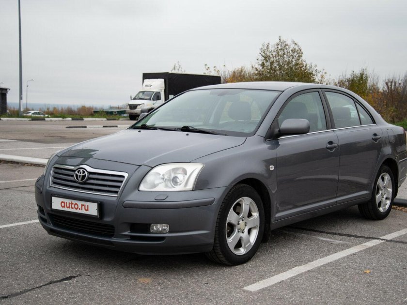 Toyota Avensis седан 2004