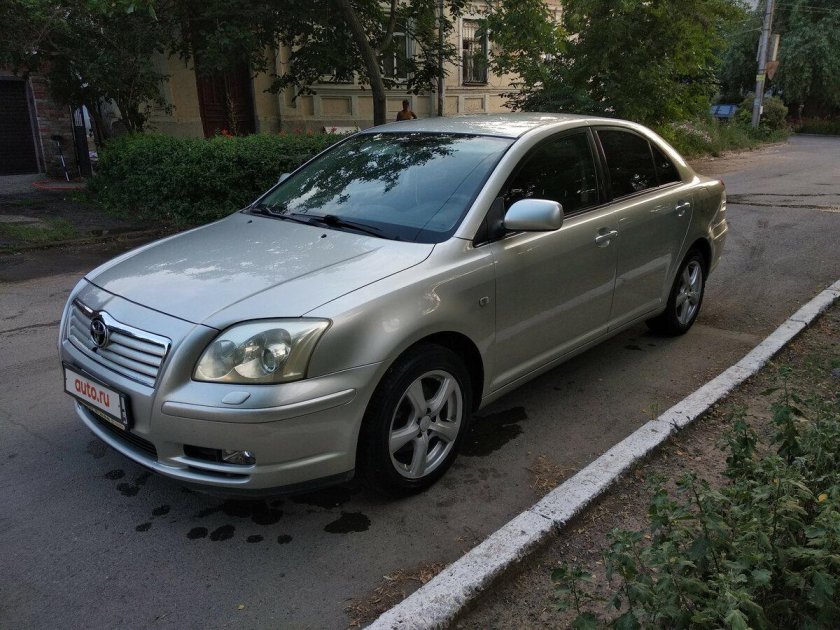 Toyota Avensis седан 2004